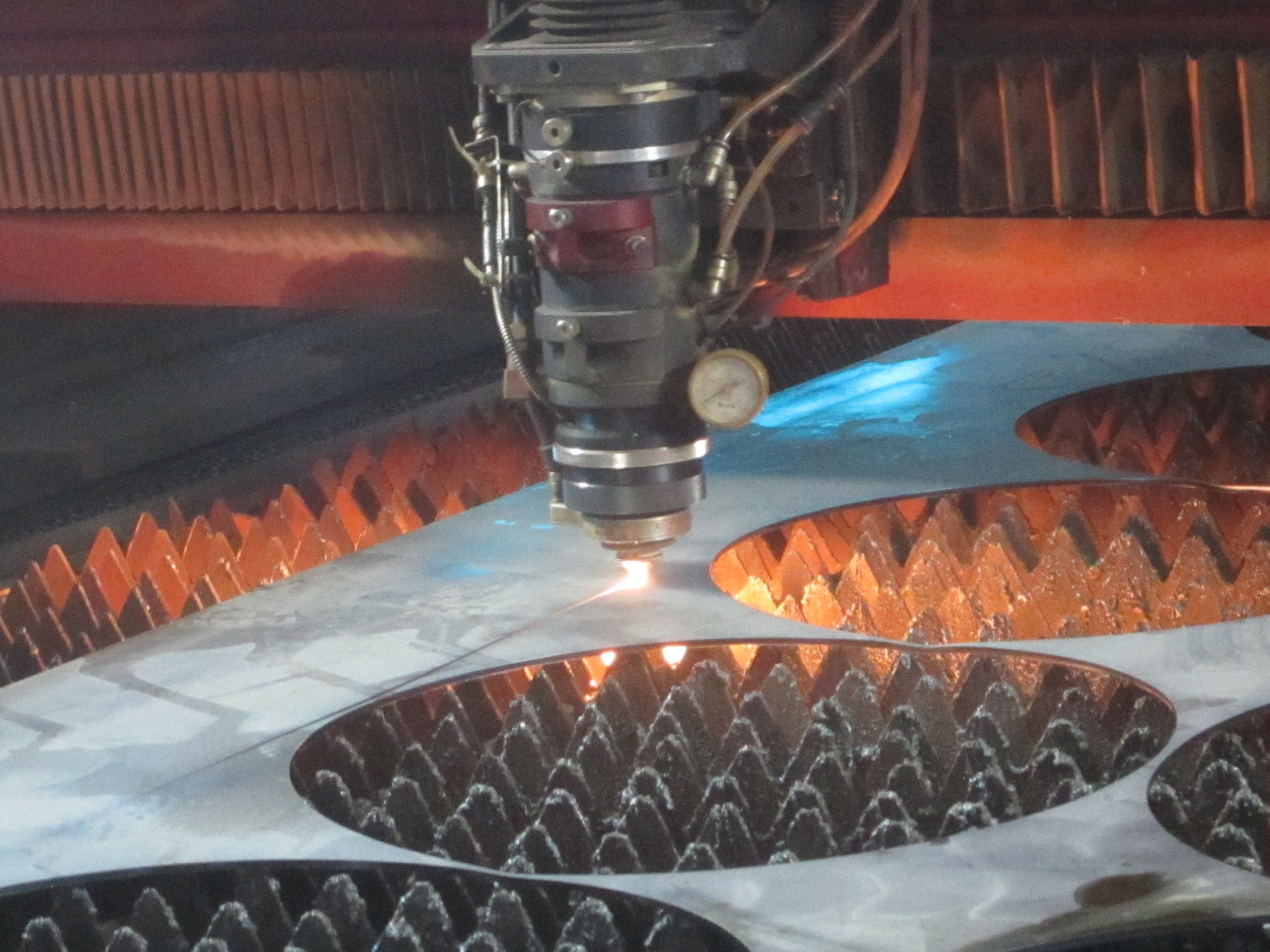 激光切割加工設(shè)備